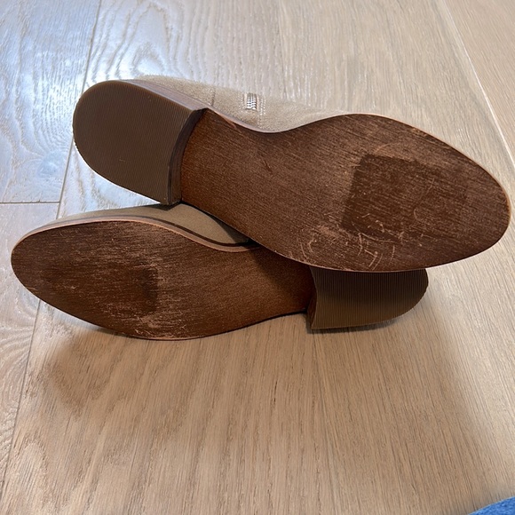 Tan suede moto boot. - Picture 4 of 5